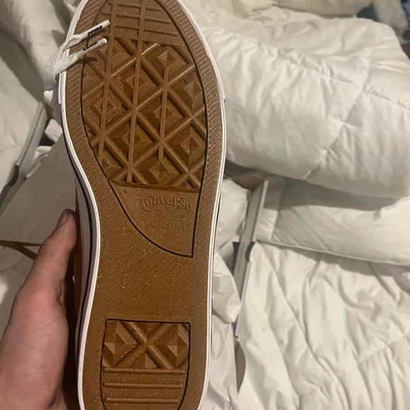 Brand new converse - Picture 3 of 5